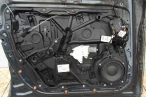 Изображение товара 67215 - 00067215 dver perednyaya levaya Ford Mondeo 3