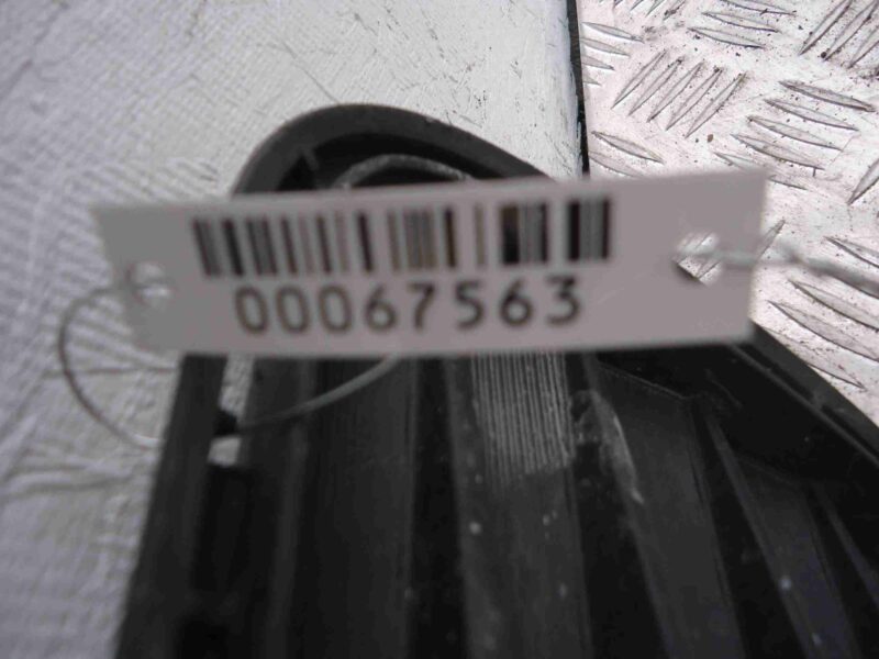 Изображение товара 67563 - 00067563 zaglushka (reshetka) v bamper Subaru Legacy