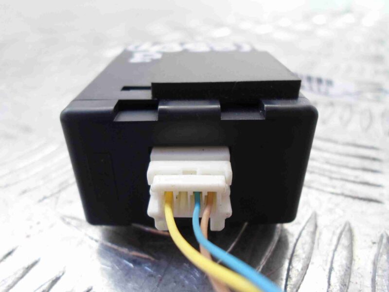 Изображение товара 68332 - 00068332 blok signalizatsii Toyota Hiace