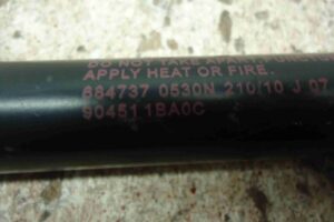 Изображение товара 68421 - 00068421 amortizator kryshki bagazhnika Toyota Hiace 1