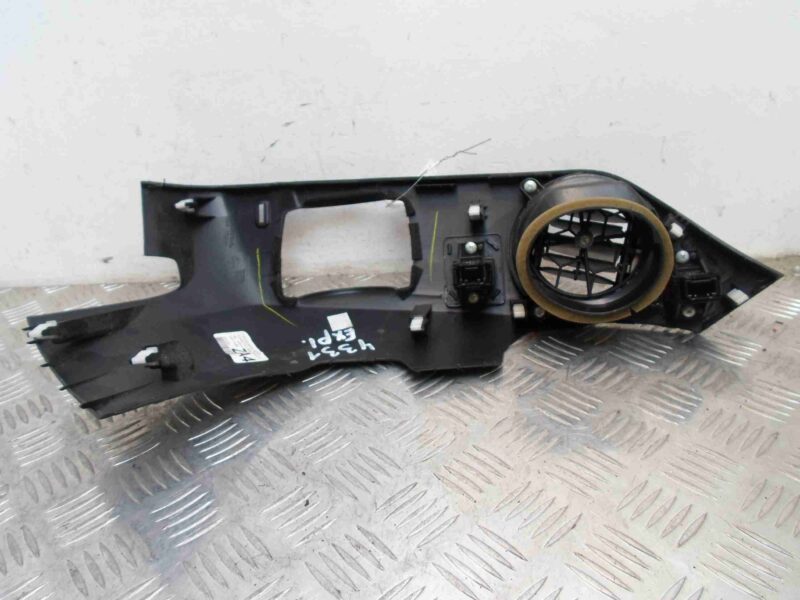 Изображение товара 68456 - 00068456 knopka avarijnoj signalizatsii BMW 4 Series