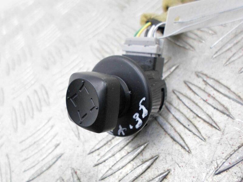 Изображение товара 68473 - 00068473 dzhojstik regulirovki zerkal Toyota Hiace