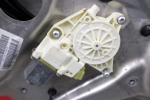 Изображение товара 69080 - 00069080 steklopodemnik zadnij levyj Ford Transit 2