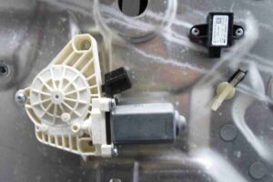 Изображение товара 69132 - 00069132 steklopodemnik zadnij levyj Ford Scorpio 3