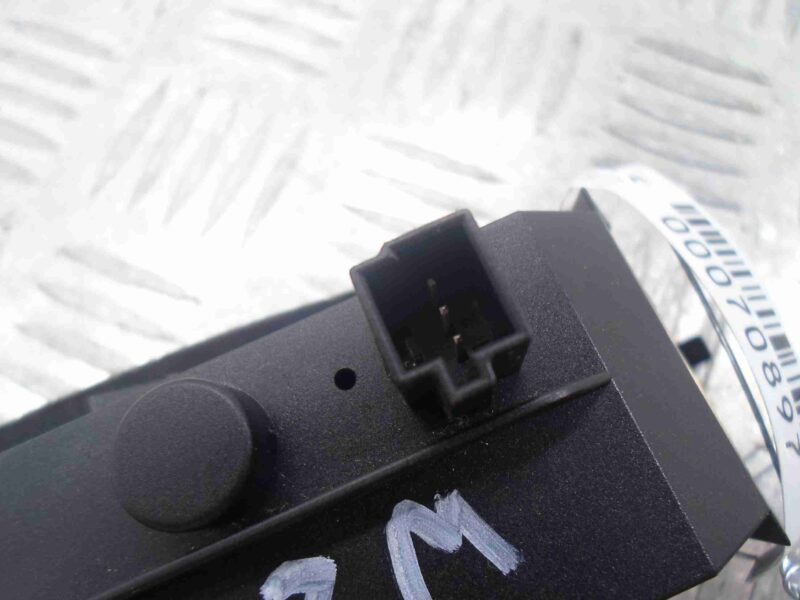 Изображение товара 70897 - 00070897 knopka salona Ford Scorpio