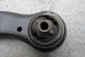 Изображение товара 72091 - 00072091 rychag perednij pravyj nizhnij Chevrolet Blazer 2