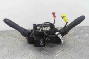 Изображение товара 72700 - 00072700 pereklyuchatel podrulevoj (strekoza) Toyota Hiace 1