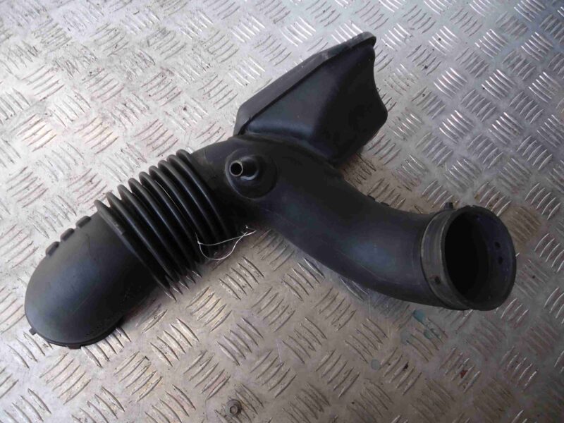 Изображение товара 73832 - 00073832 patrubok vozdushnogo filtra