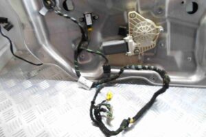 Изображение товара 76308 - 00076308 steklopodemnik perednij levyj Ford Scorpio 3