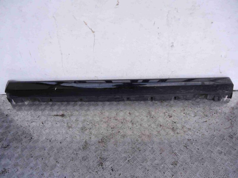 Изображение товара 77672 - 00077672 porog plastikovyj pravyj Ford Transit