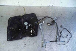 Изображение товара 79040 - 00079040 steklopodemnik perednij pravyj Lexus LS 2