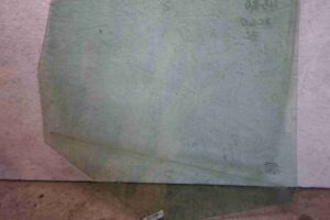 Изображение товара 79303 - 00079303 steklo dveri zadnej levoj 2