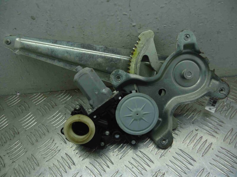 Изображение товара 79541 - 00079541 steklopodemnik zadnij levyj Chevrolet Blazer 1