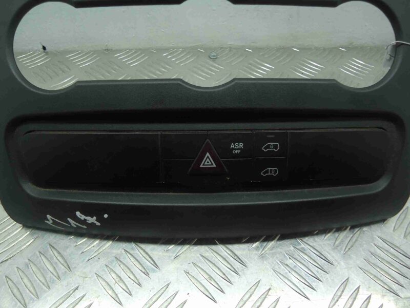 Изображение товара 83135 - 00083135 knopka avarijnoj signalizatsii Fiat Brava