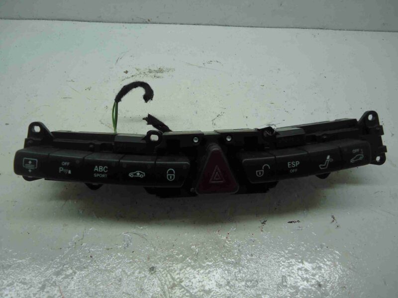 Изображение товара 84268 - 00084268 knopka avarijnoj signalizatsii Ford Ka