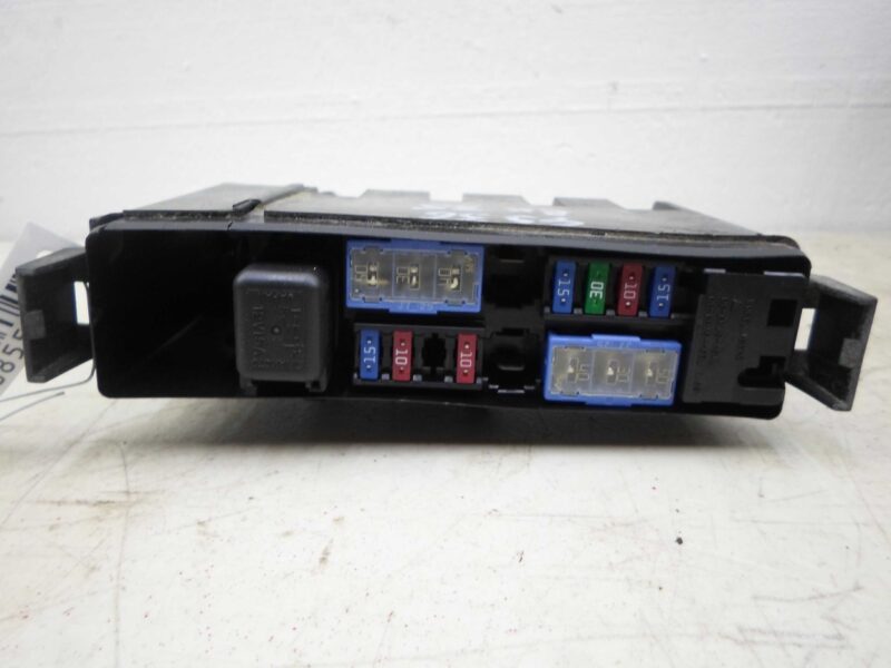 Изображение товара 85576 - 00085576 blok predokhranitelej Toyota Hiace