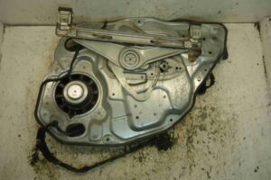 Изображение товара 86557 - 00086557 steklopodemnik zadnij levyj Volvo 440 2