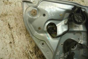 Изображение товара 86557 - 00086557 steklopodemnik zadnij levyj Volvo 440 3