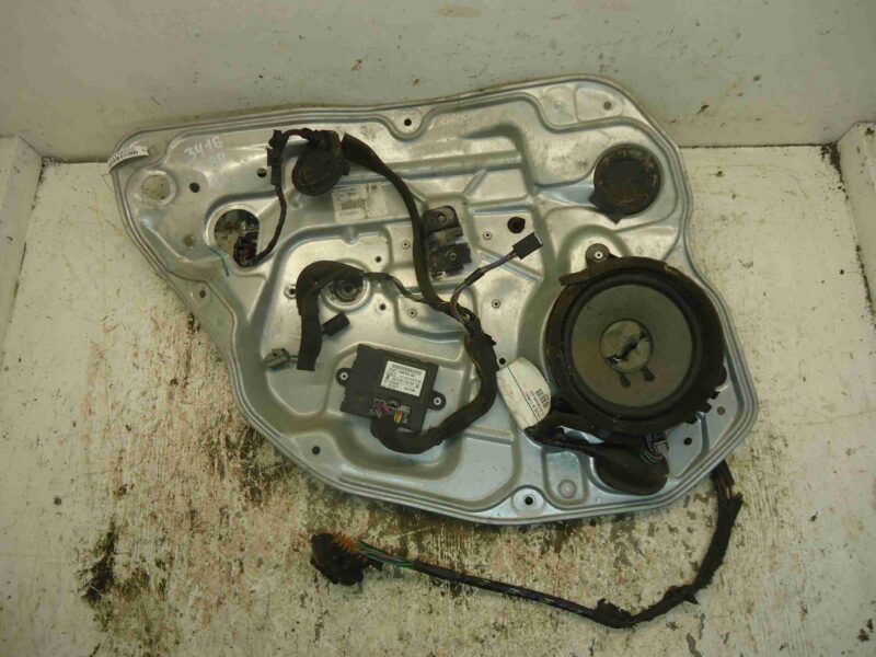 Изображение товара 86557 - 00086557 steklopodemnik zadnij levyj Volvo 440