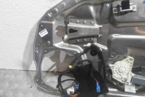 Изображение товара 86625 - 00086625 steklopodemnik perednij pravyj Ford Scorpio 2