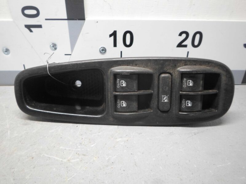 Изображение товара 89999 - 00089999 knopka steklopodemnika Bentley Continental