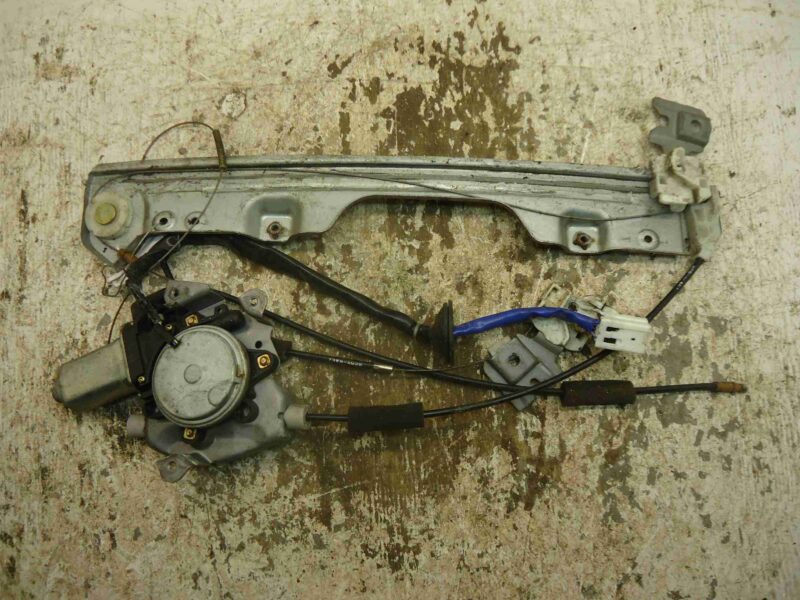 Изображение товара 90132 - 00090132 steklopodemnik perednij pravyj Lexus RX