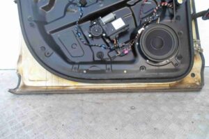 Изображение товара 90416 - 00090416 dver perednyaya levaya Toyota Corolla Matrix 3
