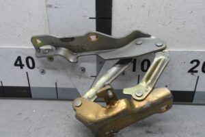 Изображение товара 90715 - 00090715 petlya kapota pravaya Land Rover Range Rover Sport 3