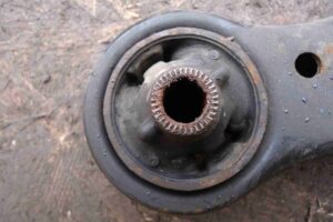 Изображение товара 92405 - 00092405 rychag perednij pravyj nizhnij Subaru Tribeca 2