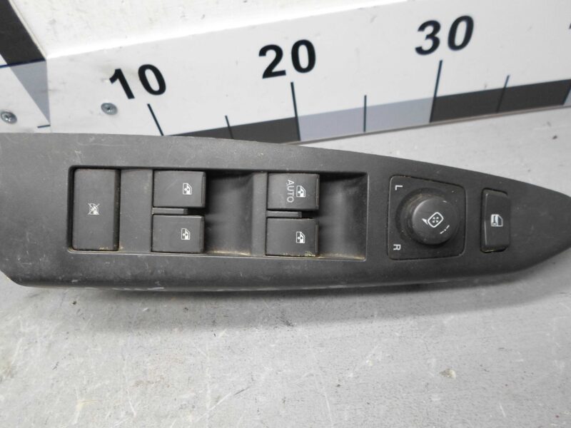 Изображение товара 92530 - 00092530 knopka steklopodemnika Opel Omega