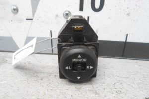 Изображение товара 92600 - 00092600 dzhojstik regulirovki zerkal Alfa Romeo 146