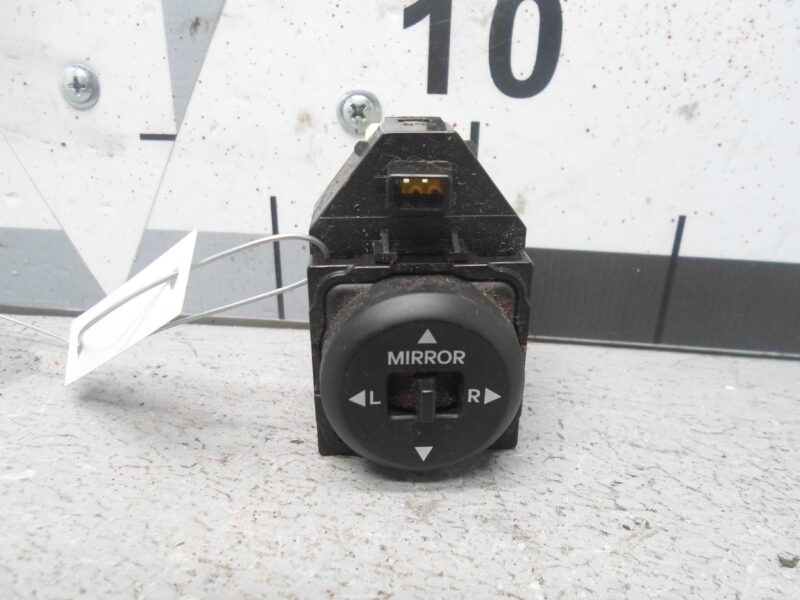 Изображение товара 92600 - 00092600 dzhojstik regulirovki zerkal Alfa Romeo 146