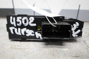 Изображение товара 93071 - 00093071 knopka steklopodemnika Mercedes CLA 3