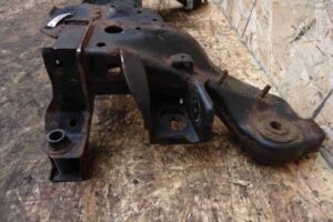 Изображение товара 93153 - 00093153 balka perednyaya Toyota Hiace 2