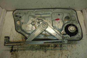 Изображение товара 94058 - 00094058 steklopodemnik perednij pravyj Volvo 440 1