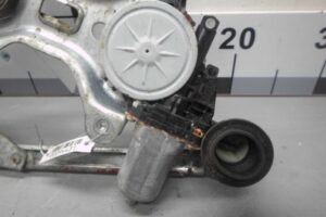 Изображение товара 94431 - 00094431 steklopodemnik perednij pravyj Renault Laguna 1