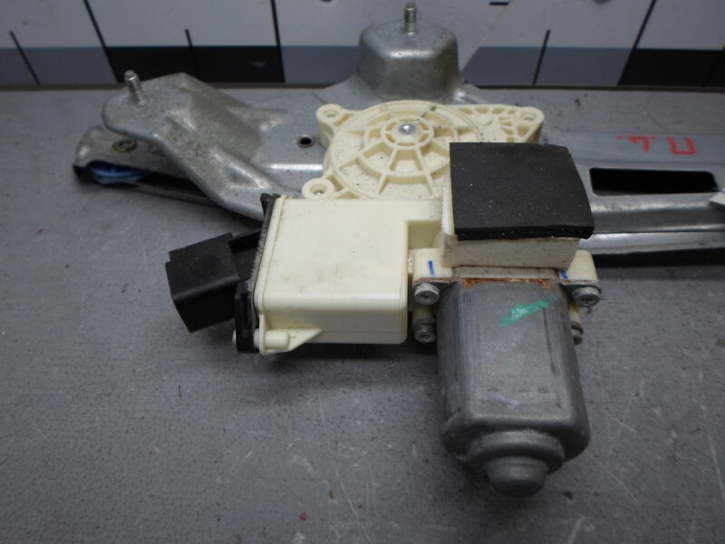 Изображение товара 94737 - 00094737 steklopodemnik zadnij levyj Skoda Yeti