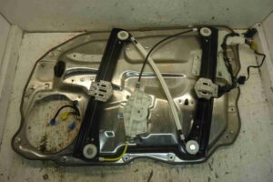 Изображение товара 94793 - 00094793 steklopodemnik perednij levyj Ford Scorpio 3