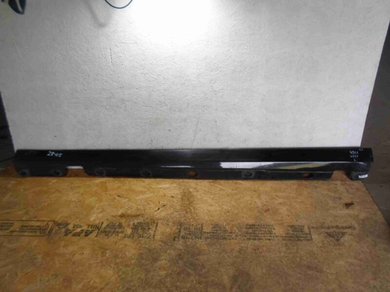 Изображение товара 95605 - 00095605 porog plastikovyj levyj Ford Scorpio