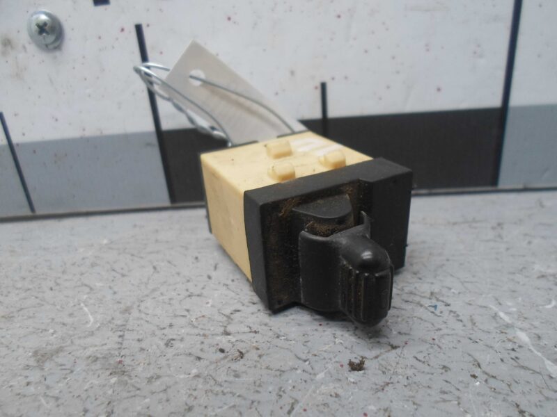 Изображение товара 95837 - 00095837 knopka steklopodemnika Peugeot 207