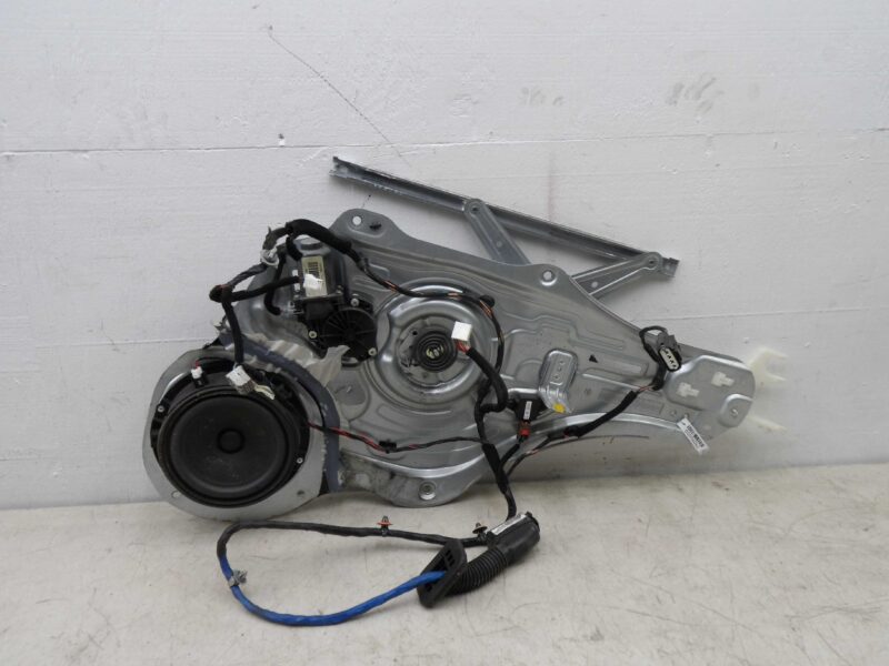 Изображение товара 96042 - 00096042 steklopodemnik perednij pravyj Alfa Romeo 146