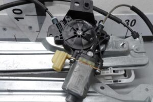 Изображение товара 96318 - 00096318 steklopodemnik perednij levyj 2