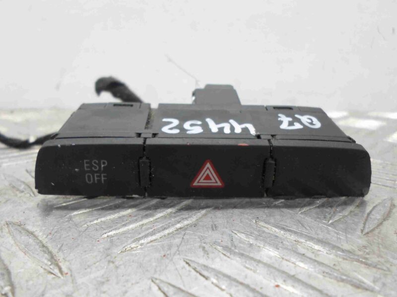 Изображение товара 98457 - 00098457 knopka avarijnoj signalizatsii