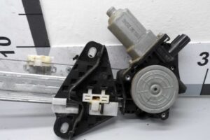 Изображение товара 99694 - 00099694 steklopodemnik zadnij pravyj Renault Sandero 3