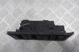 Изображение товара 100066 - 00100066 knopka steklopodemnika BMW 4 Series 2