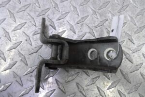 Изображение товара 100359 - 00100359 petlya dveri perednyaya Chevrolet Blazer