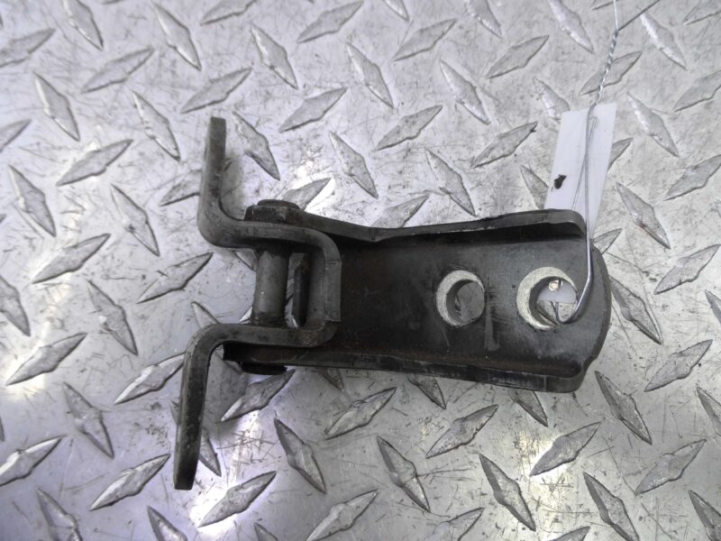 Изображение товара 100359 - 00100359 petlya dveri perednyaya Chevrolet Blazer