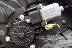 Изображение товара 100535 - 00100535 steklopodemnik zadnij levyj 1