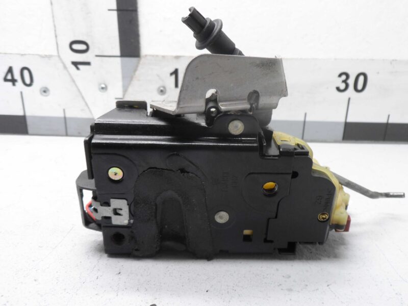 Изображение товара 100571 - 00100571 zamok dveri zadnej levoj