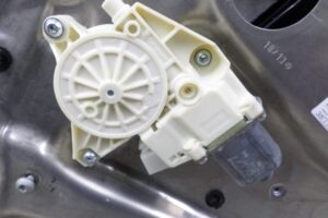 Изображение товара 100780 - 00100780 steklopodemnik zadnij pravyj Honda Ridgeline 2